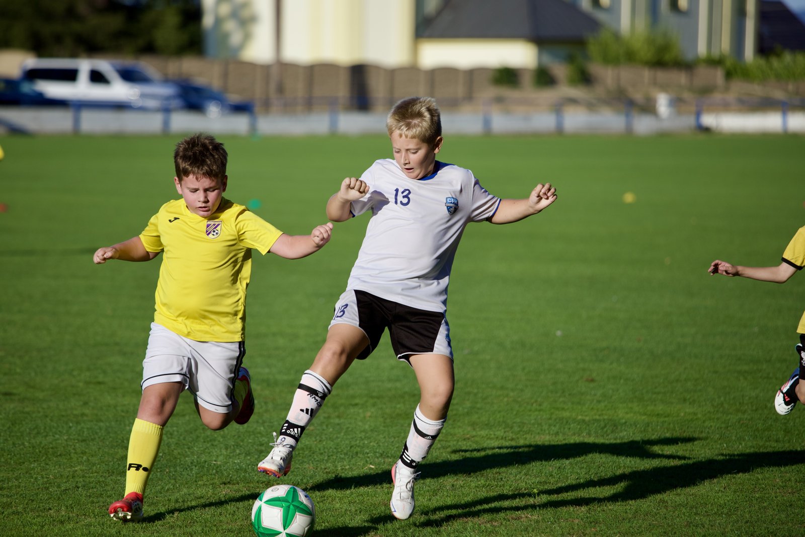 Súboj o loptu v zápase U10